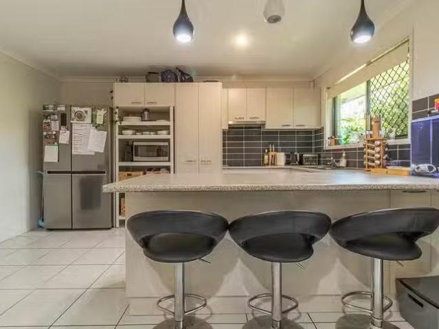 Nice 4 Portimao Court, Oxenford, QLD 4210