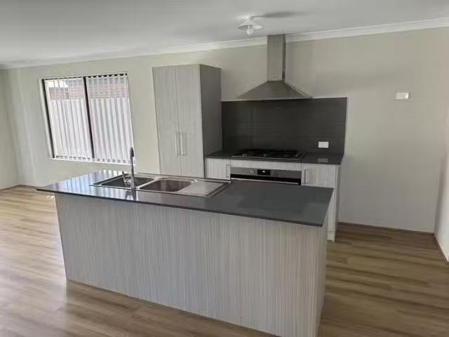 Rental! 4C Wisbey Street, Carey Park, WA 6230