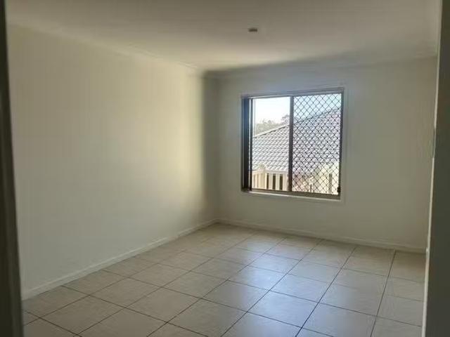 Just in! 50 Lakes Entrance Drive, Springfield Lakes, QLD 4300