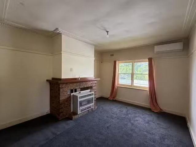 Cozy 50 Sailors Gully Road, Eaglehawk, VIC 3556