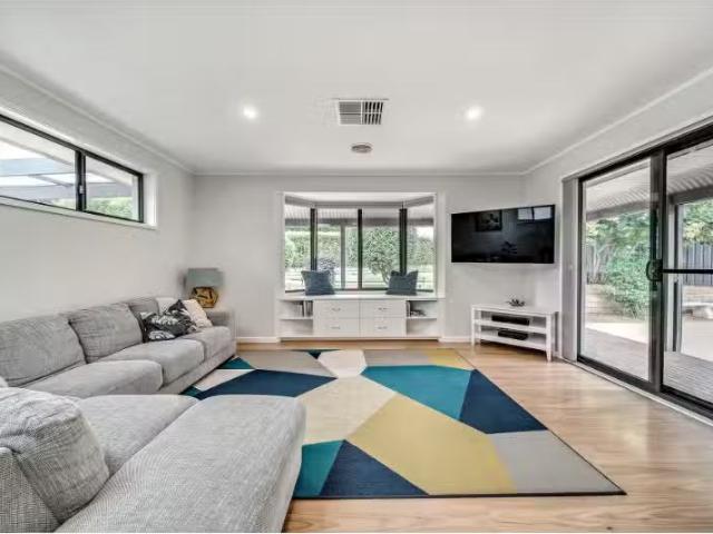Cozy 50 Poynton Street, Hughes House for rent Listed by Jacin.