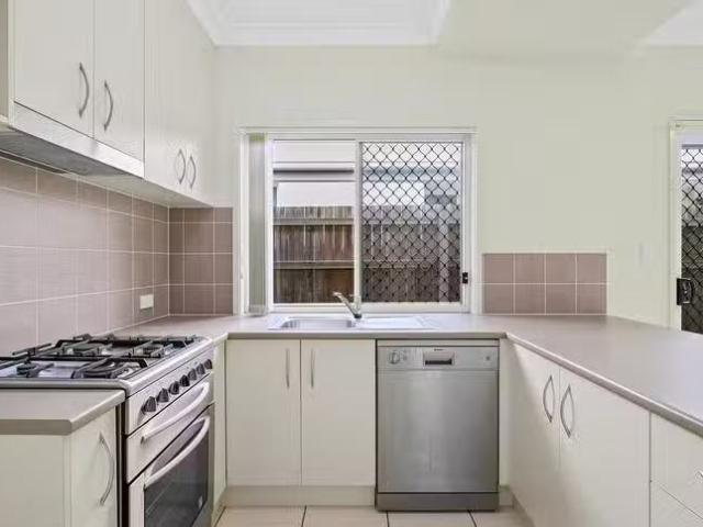 Cheap 50 Park Edge Drive, Springfield Lakes, QLD 4300