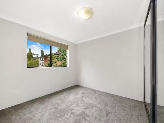 Charming 5/17 21 Sherbrook Road, HORNSBY Apartment for rent L.