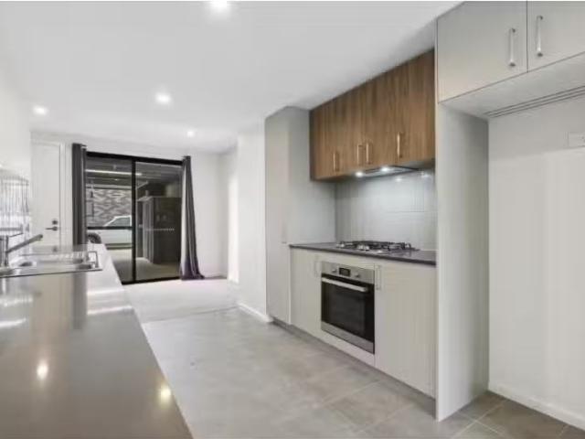 Deal! 51/117 Sutherland Crescent, Taylor Townhouse for rent L.
