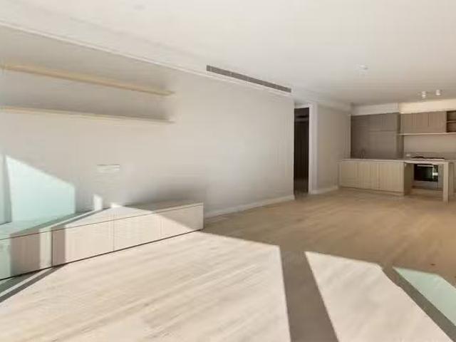 Unique 511/470 Main Street, Kangaroo Point, QLD 4169