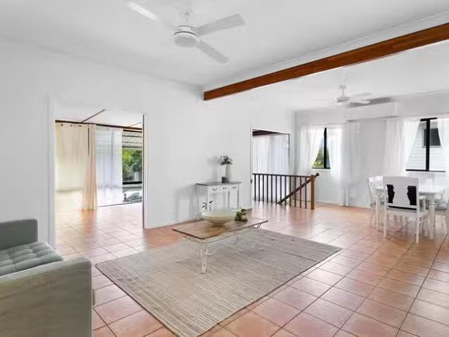 Nice 5/11 Georgina Street, Woody Point, QLD 4019