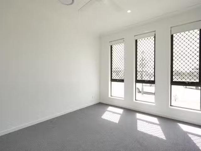 Rental! 51 Geoff Wolter Drive, Molendinar, QLD 4214
