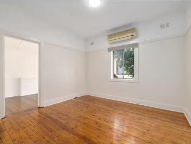 For Rent! 51A Vernon Avenue, Eastlakes Townhouse for rent Lis.