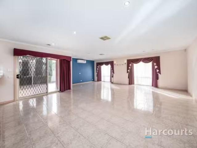 Charming 52 Wyperfeld Circuit, Caroline Springs VIC 3023