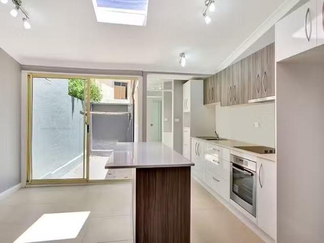 Cozy 53 Fitzroy Street, Surry Hills House for rent Listed by.