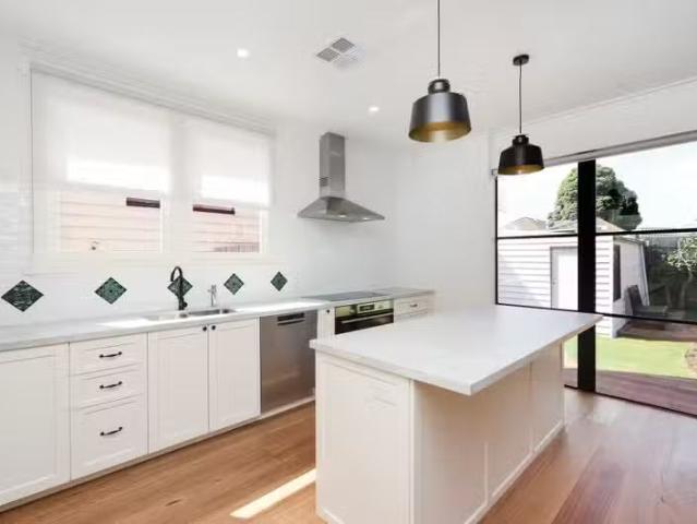 Cozy 53 Queensville Street, Kingsville VIC 3012