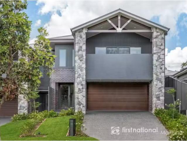 Unique 54 Radiant Avenue, Bolwarra Heights Townhouse for rent.