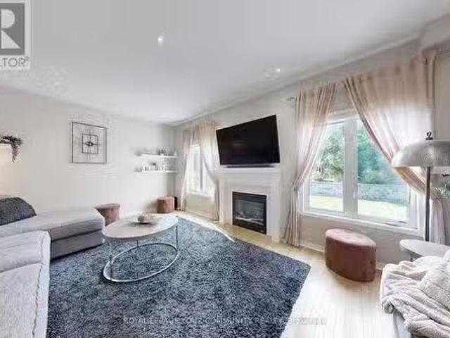 Unique 55 Penndutch Circle, Whitchurch Stouffville, ON, L4A 0P.