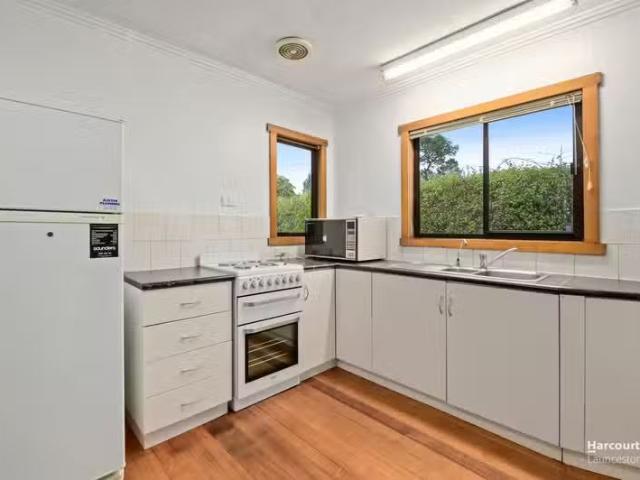 Cozy 567 Evandale Road, EVANDALE, TAS 7212 House for Rent