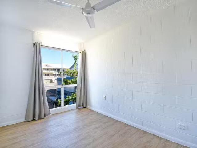 Just in! 5/98 The Strand, North Ward, QLD 4810