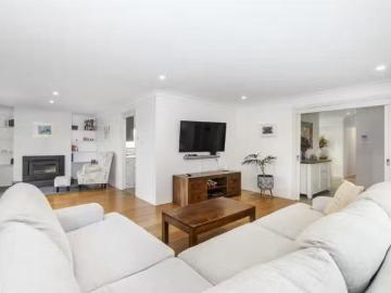 Cozy 5 Tully Place, Berkeley Vale House for rent Listed by Pa.