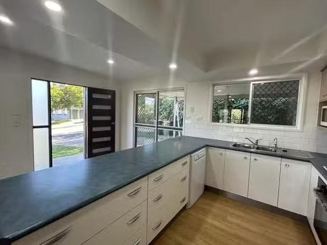 For Rent! 5 Wilga Street, Kin Kora, QLD 4680