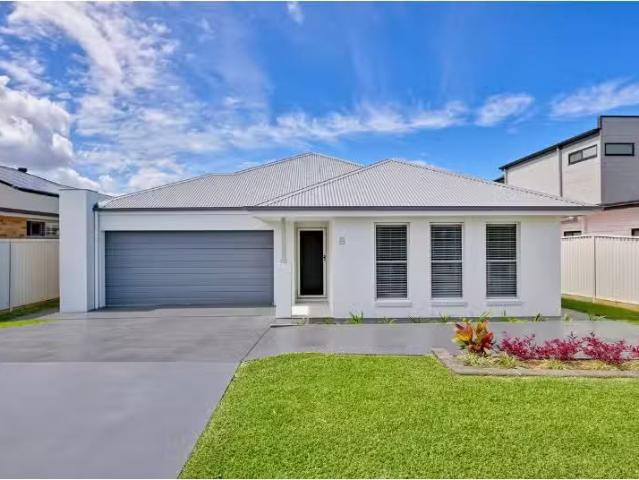Nice 5 Aquarius Avenue, Lake Cathie House for rent Listed by.