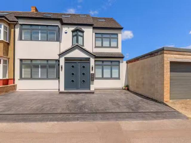 Cheap 5 BA 6 bedroom end of terrace house for rent in Brook Cr.