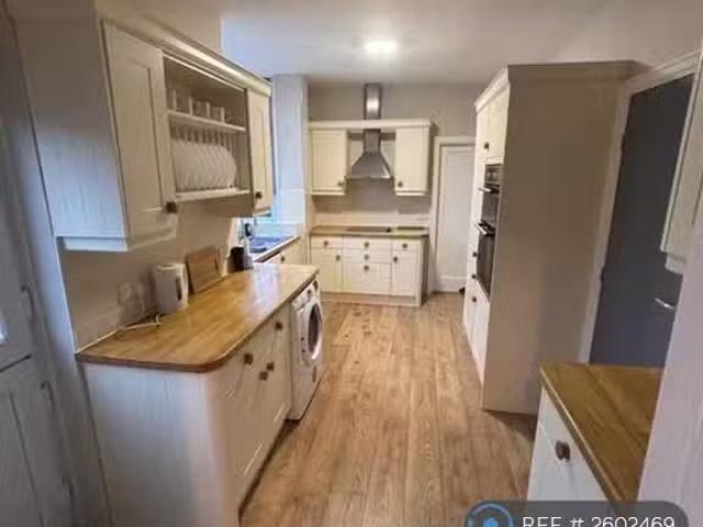 Just in! 5 BA 1 bedroom house share for rent in Field Road, Do.