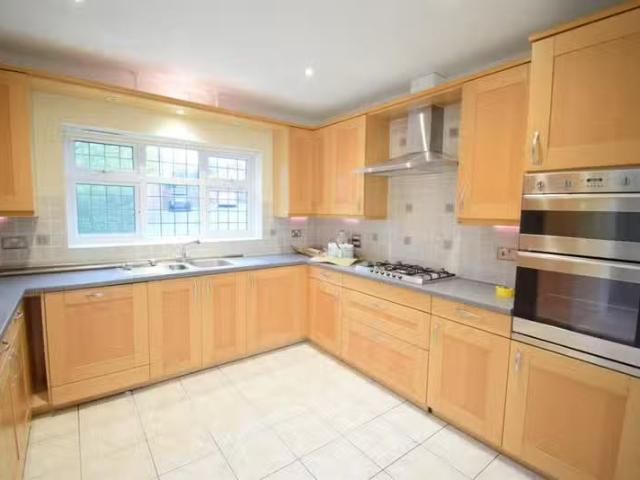 For Rent! 5 bedroom detached house for rent in Llantarnam Driv.