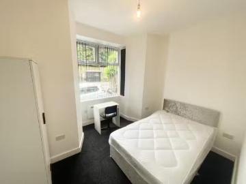 House for rent in Burhill - Garden, Equipped kitchen