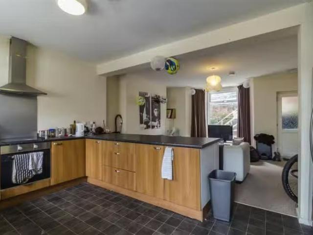 Cheap 5 bedroom terraced house for rent in Broadway, Treforest.