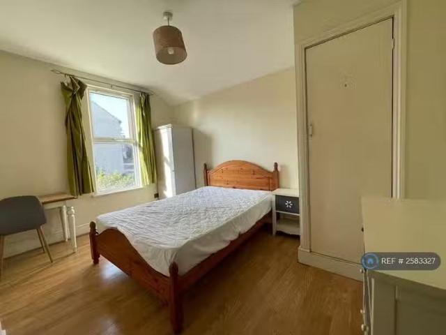 For Rent! 5 bedroom terraced house for rent in Filton Avenue.
