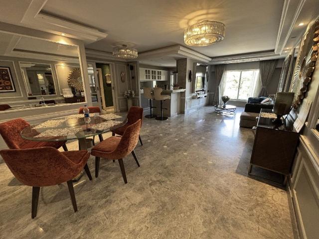 Rental | 5 BHK 1600 Sq.Ft. Apartment in Kanakia Paris