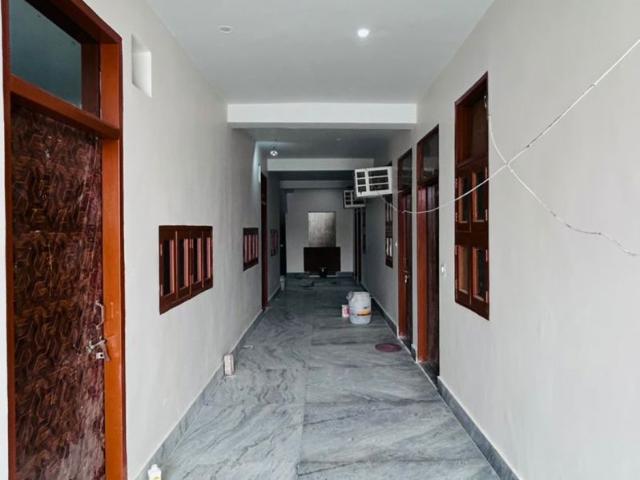 Rental | 5 BHK 180 Sq.Mt. Apartment in Sector 135