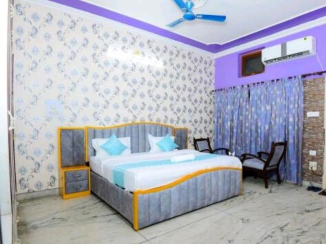 Rental | 5 BHK + 2152 Sq.Ft. Villa in Vineet Khand 1