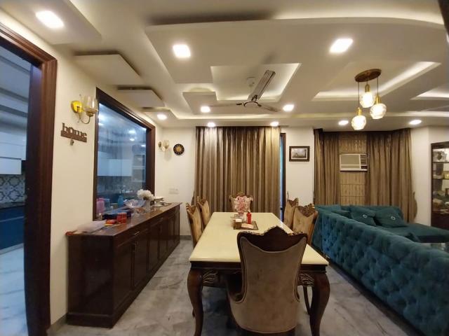 Rental | 5 BHK + 240 Sq.Yd. Villa in Sector 50