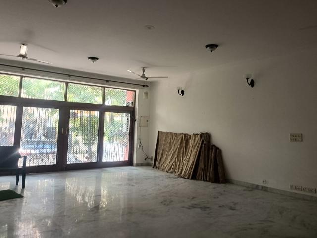 Rental | 5 BHK + 250 Sq.Mt. Villa in Sector 50