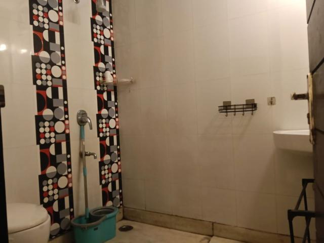 Rental | 5 BHK 265 Sq.Yd. Villa in Sector 15A