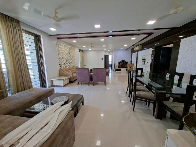 Rental | 5 BHK 3000 Sq.Ft. Apartment in Oberoi Springs