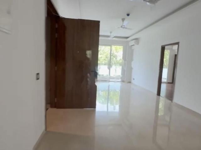 Rental | 5 BHK 3150 Sq.Ft. Apartment in Sector 10A