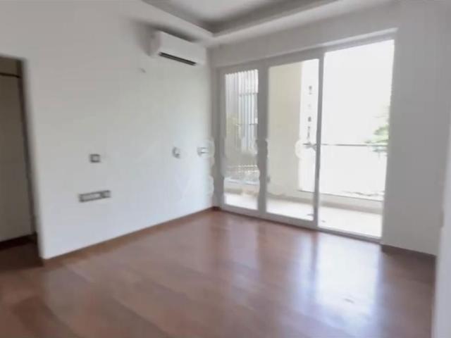 Rental | 5 BHK 3938 Sq.Ft. Apartment in Sector 10A