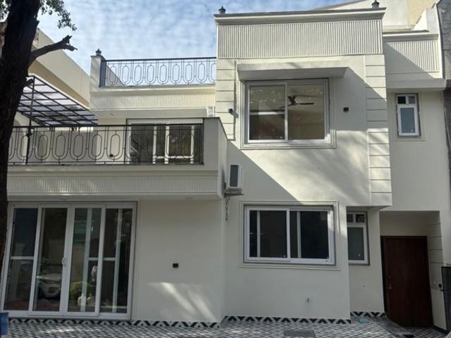 Rental | 5 BHK + 4500 Sq.Ft. Villa in Unitech Aspen Greens