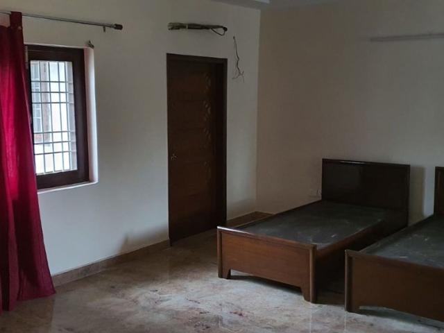 Rental | 5 BHK 502 Sq.Yd. Apartment in Sector 52