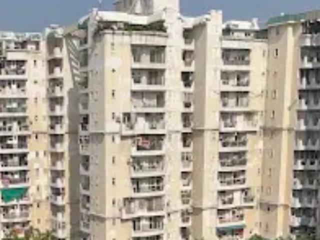 Rental | 5 BHK + 5200 Sq.Ft. Penthouse in Supertech Emerald Court