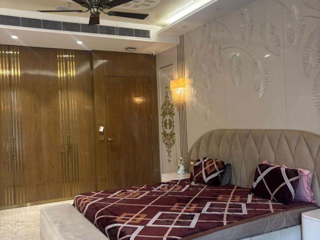 Rental | 5 BHK + 5600 Sq.Ft. Apartment in Mahagun Marvella