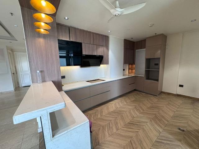 Rental | 5 BHK 5600 Sq.Ft. Apartment in Mahagun Marvella