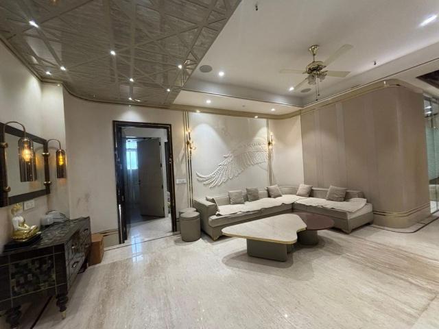 Rental | 5 BHK + 5600 Sq.Ft. Apartment in Mahagun Moderne