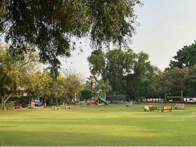 Rental | 5 BHK + 6000 Sq.Ft. Villa in Unitech Vista Villas