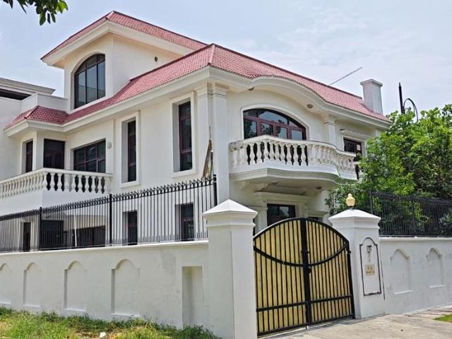 Rental | 5 BHK + 6500 Sq.Ft. Villa in Eros Rosewood City