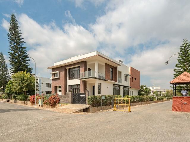 Rental | 5 BHK + 7000 Sq.Ft. Villa in Swiss Towns