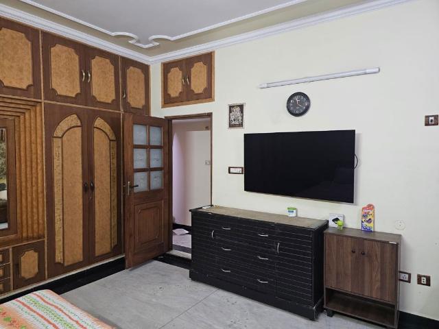 Rental | 5 BHK 800 Sq.Ft. Apartment in Vasant Vihar