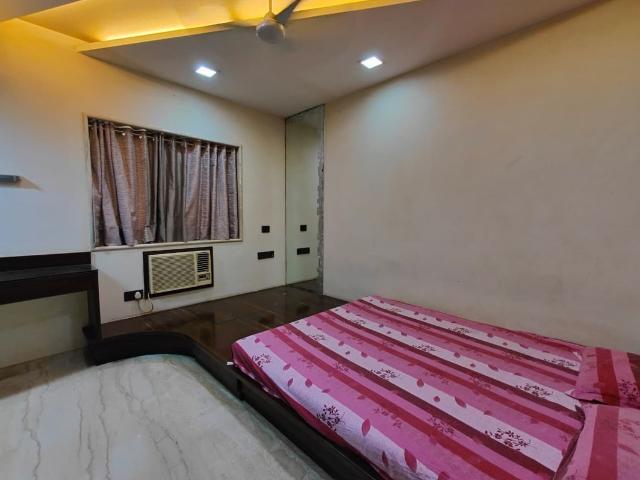 Rental | 5 BHK + Extra Room 2600 Sq.Ft. Apartment in Lokhandwala Complex