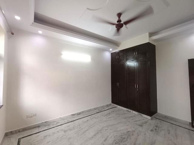Rental | 5 BHK + Extra Room,Basement 440 Sq.Yd. Villa in Sector 26A