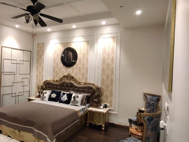 Rental | 5 BHK + Servant Room,Extra Room 4300 Sq.Ft. Apartment in Prateek Edifice